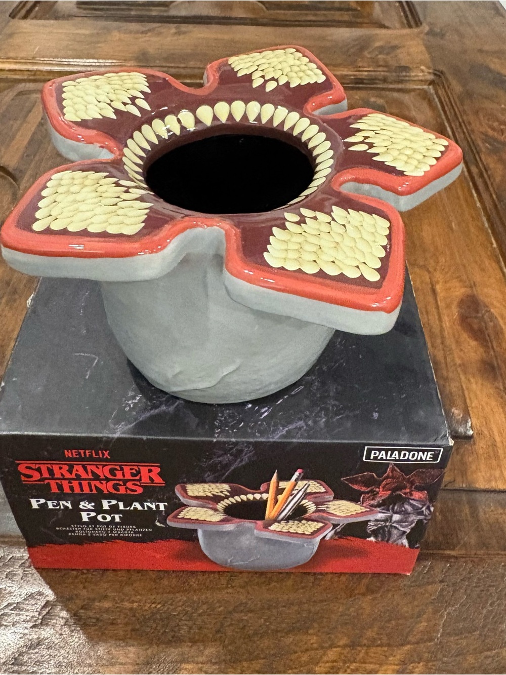Stranger Things Demogorgon Pen & Plant Pot Portapenne Piante Paladone Products